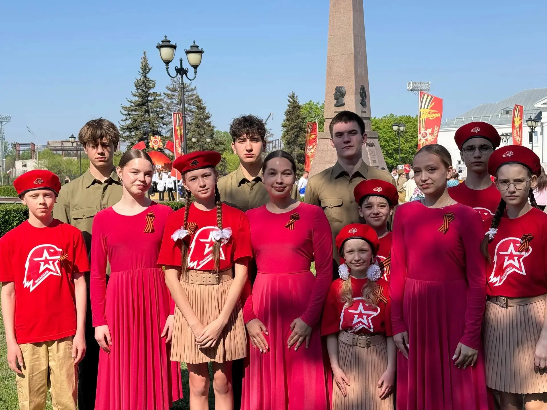 🇷🇺 8 мая наш Лицей принял участие в памятной акции «Преемственность поколений», посвящённой Дню Побе