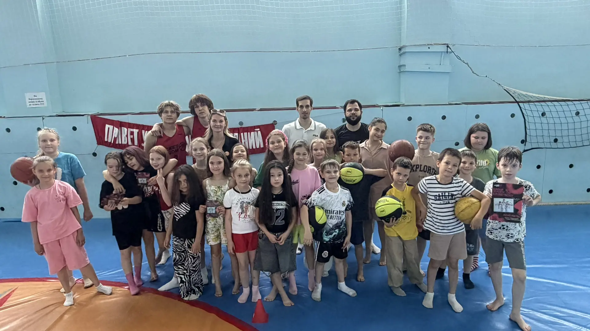 Движение — это жизнь! 🏀

Сегодня наш пришкольный лагерь превратился в настоящую баскетбольную площа