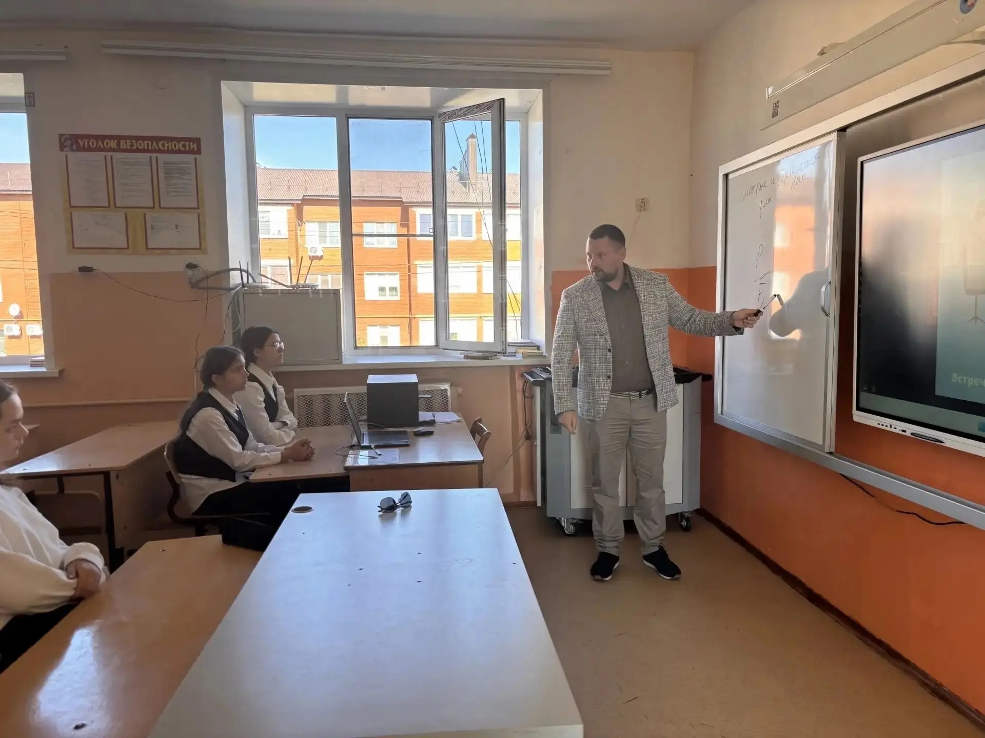 Секреты успеха от практика: в школе им. М. И. Калинина прошёл открытый урок