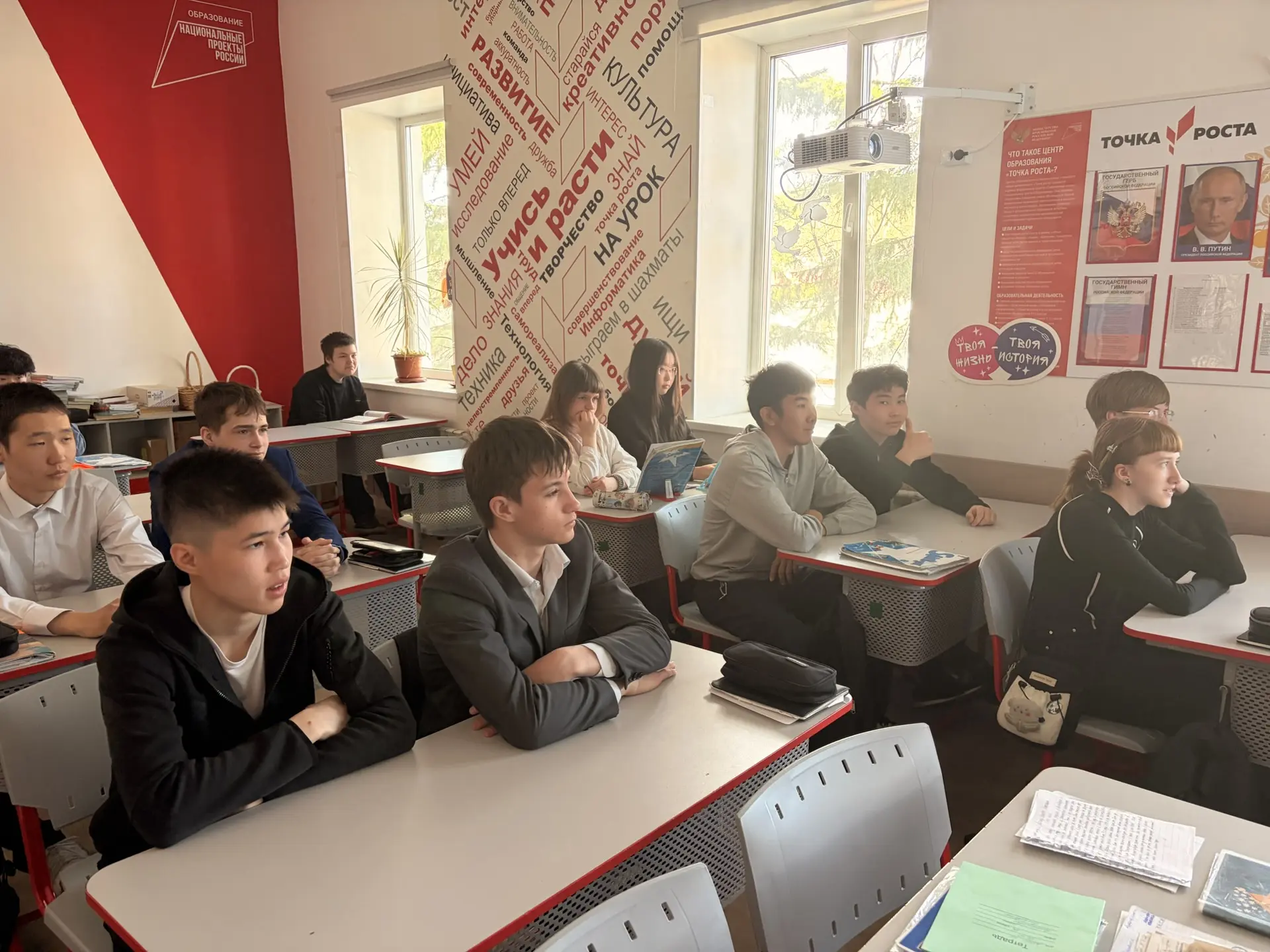 🎗️ Красный галстук — не просто цвет.

19 мая Ж.И.Тарасова погрузила учеников в историю детского дви