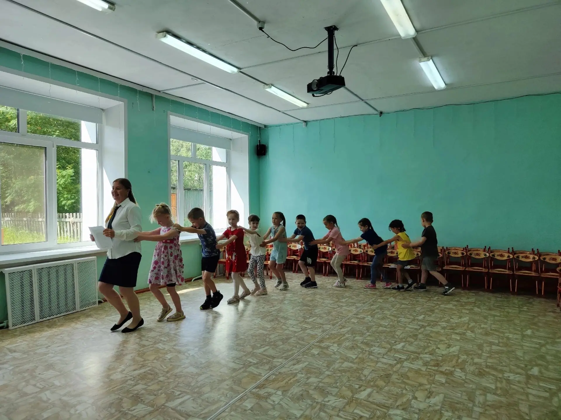 Сегодня дети старших и средних групп с логопедом - проводником Поздеевой Ольгой Дорофеевной отправил