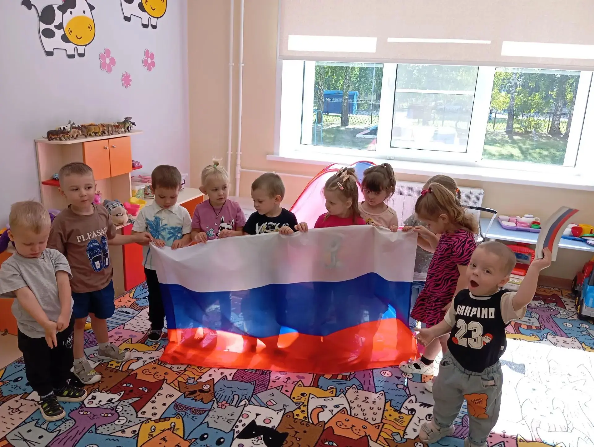 День государственного флага России - повод для гордости у каждого жителя нашей страны. ...