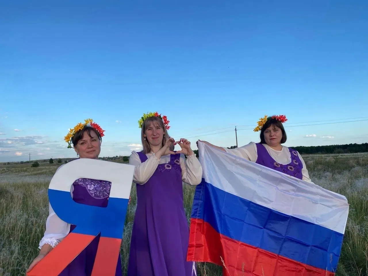 🇷🇺Поздравляем с Днём флага России. Желаем мирного неба и светлой надежды, желаем веры...