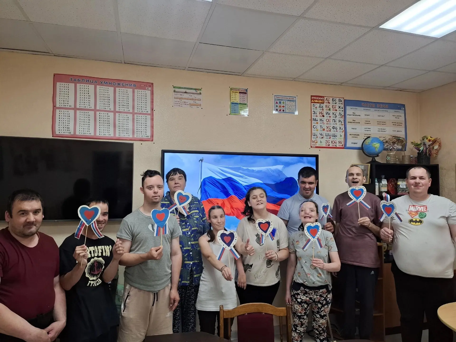 🇷🇺С Днём России!
В праздник -12 июня провели замечательный мастер-класс по изготовлению открыток с