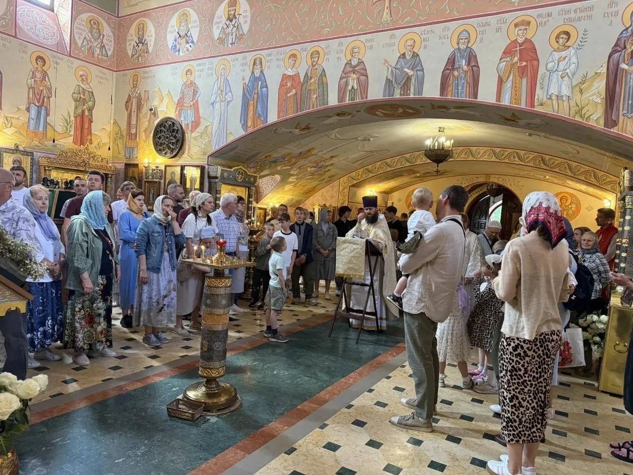⛪️В воскресный день 24 мая в нашем Казанском храме в Мещерском молитвенно почтили памят...