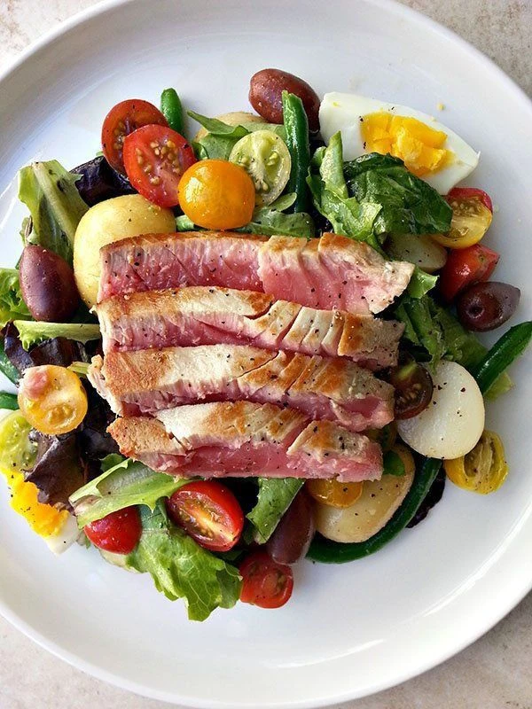 🥗 Салат с тунцом и помидорами