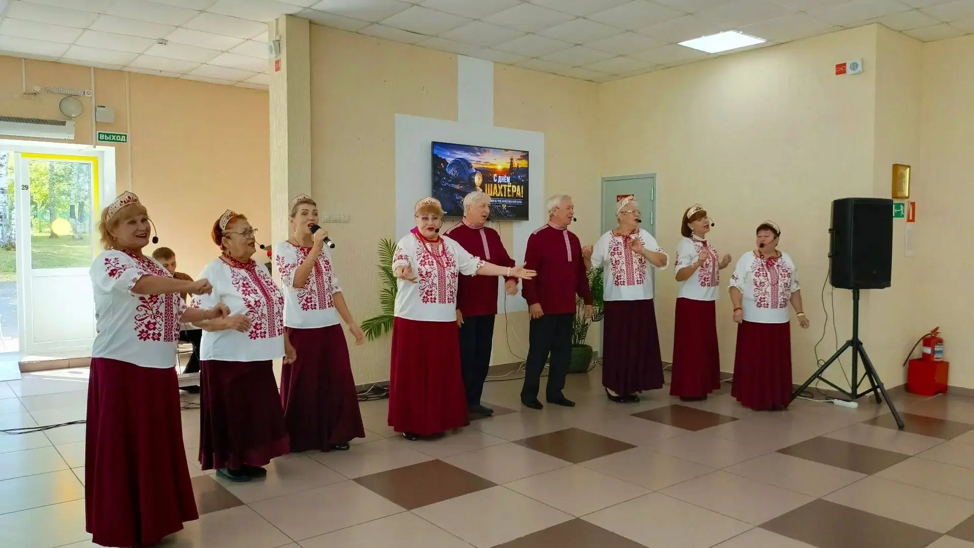 «Не гаснет в сердце уголёк»: душевный праздник для старшего поколения 🎤