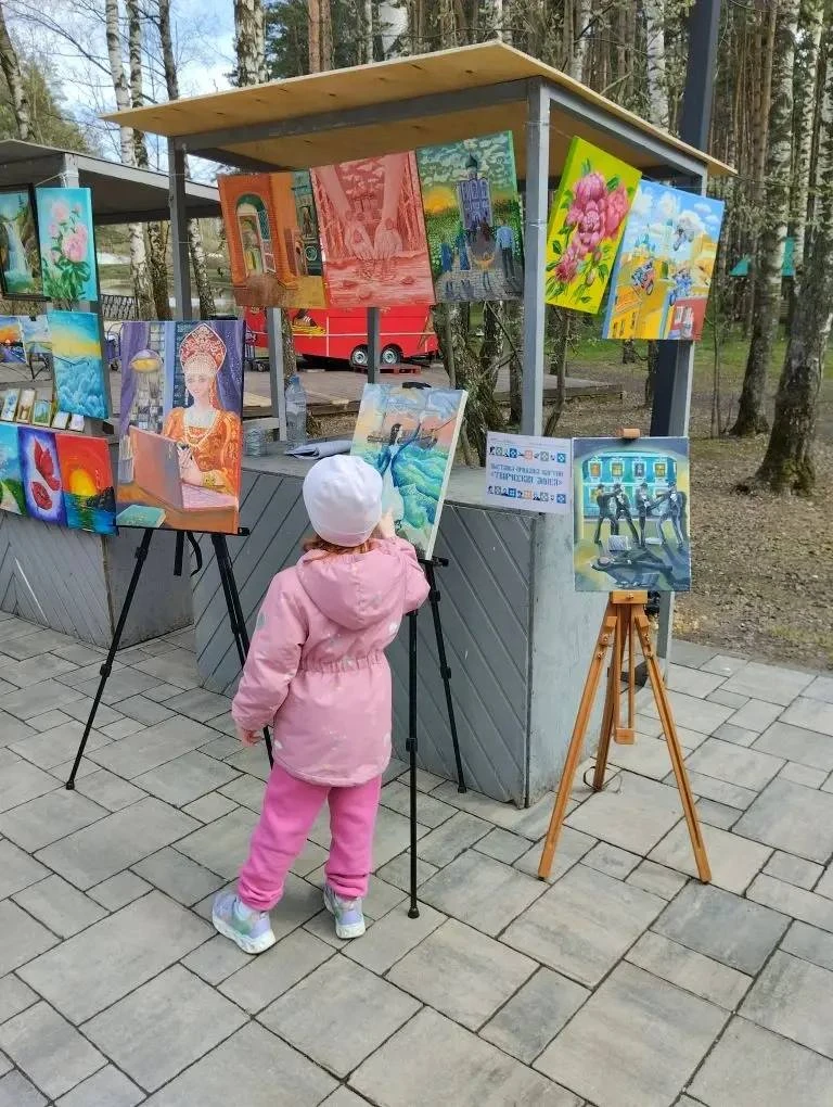 Яркие, красивые, завораживающие  На открытии теплого сезона в парке «Ёлочки» прошел вернисаж домодед