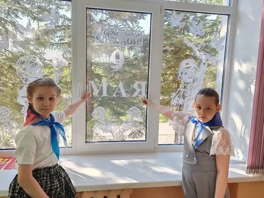 💥В честь приближающегося Дня Победы обучающиеся школ района в рамках акции «Окна Победы» украсили  о