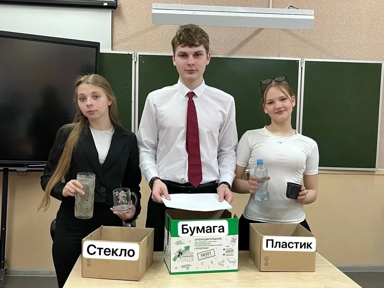 🇷🇺Традиционно неделя  началась с торжественной церемонии поднятия флага и исполнения ...