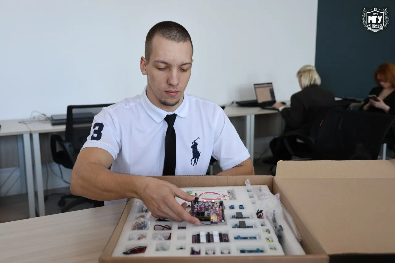 🚀 В МГУ имени А.И. Куинджи стартовал проект «Киберферма»  В рамках проекта «Код будущего» при поддер