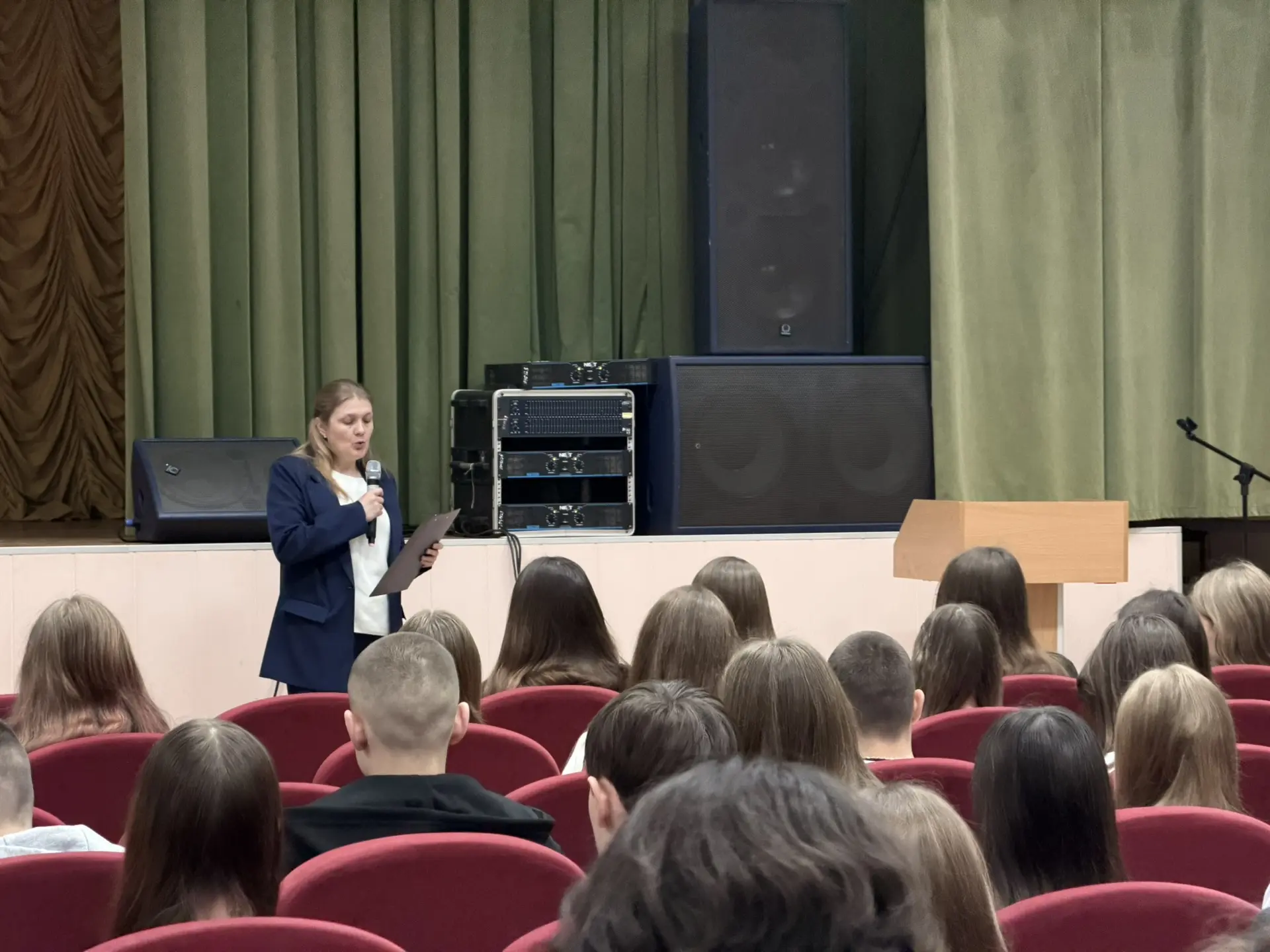 Сегодня учащиеся старших классов приняли участие в региональной акции «Чистое поколение» и посетили 