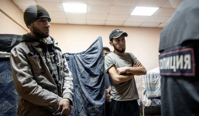❗️ Мигрантам хотят ограничить покупку оружия: в Госдуме предлагают 20-летний срок