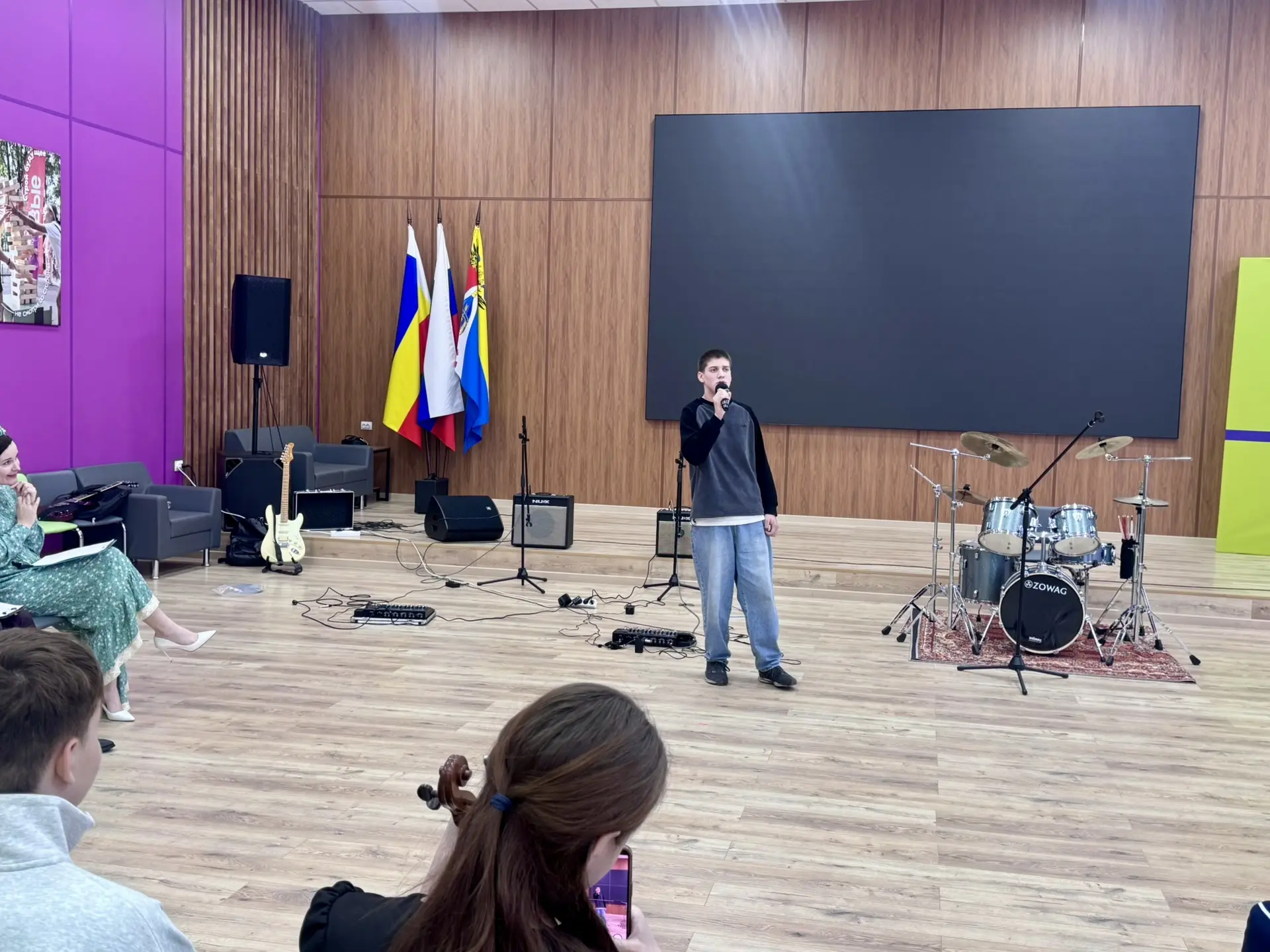Друзья, хотим поделиться теплом, которое случилось этой весной! 🌸Всё началось с прекрасной идеи трёх
