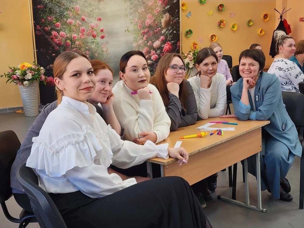 Атмосфера интеллекта, азарта и единства на легендарной игре «Что? Где? Когда?» в МАОУ СОШ № 71   В н