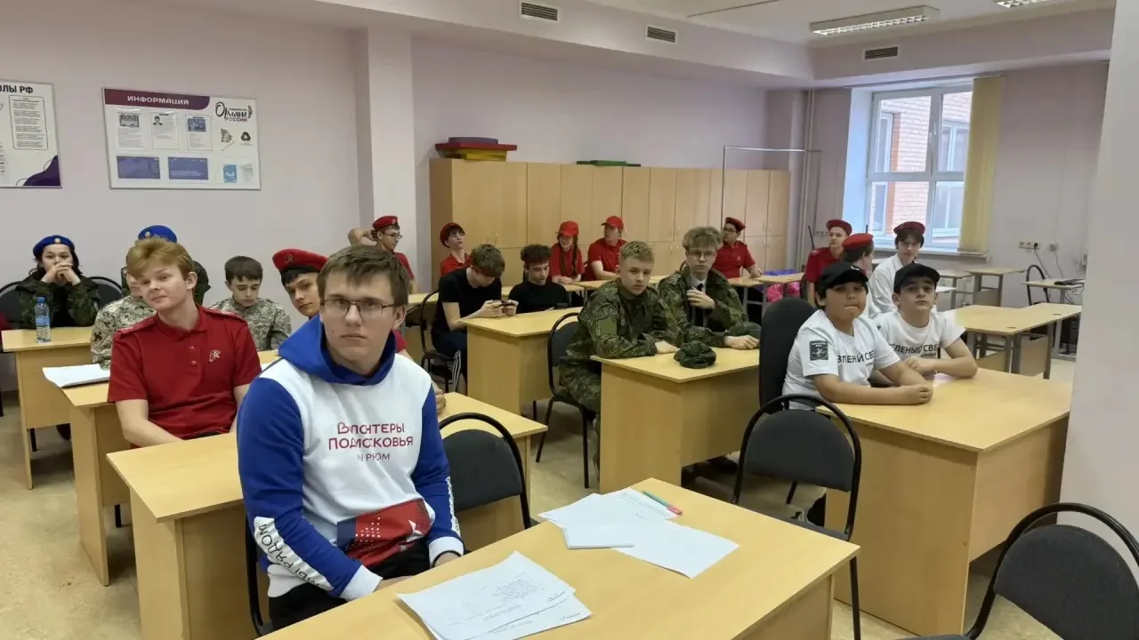 🇷🇺 Наши ученики достойно представили школу на «Зарнице 2.0»!  13 и 14 апреля команда МБОУ СОШ №9, «9
