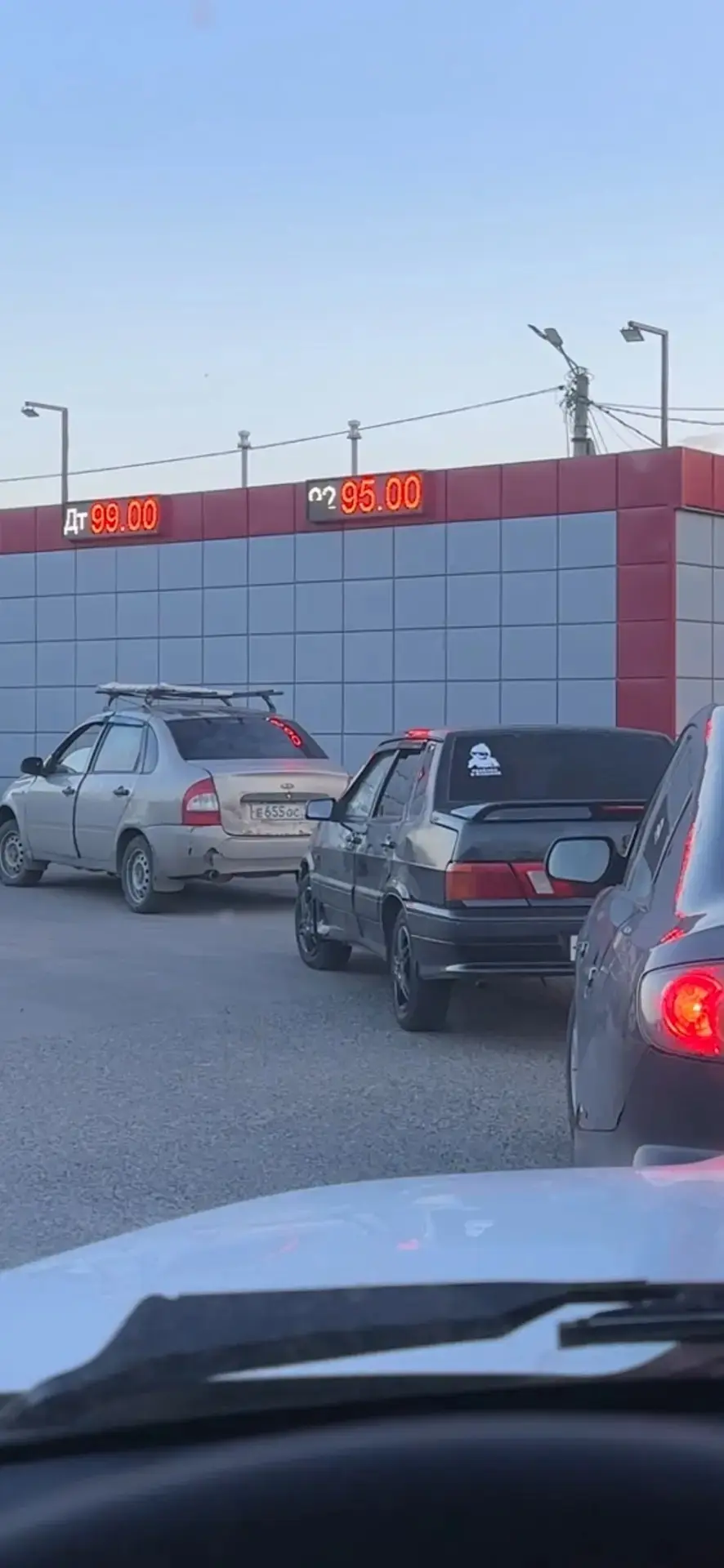 С авито продавцами бороться вроде начали. Но когда начнут бороться с этим?

Чамзинка, выезд, ноу ней