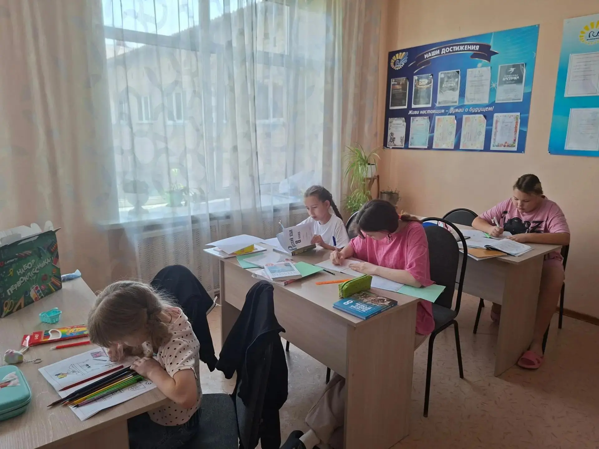 Вчерашний день стал для наших ребят первым настоящим школьным днём после праздничной ли...