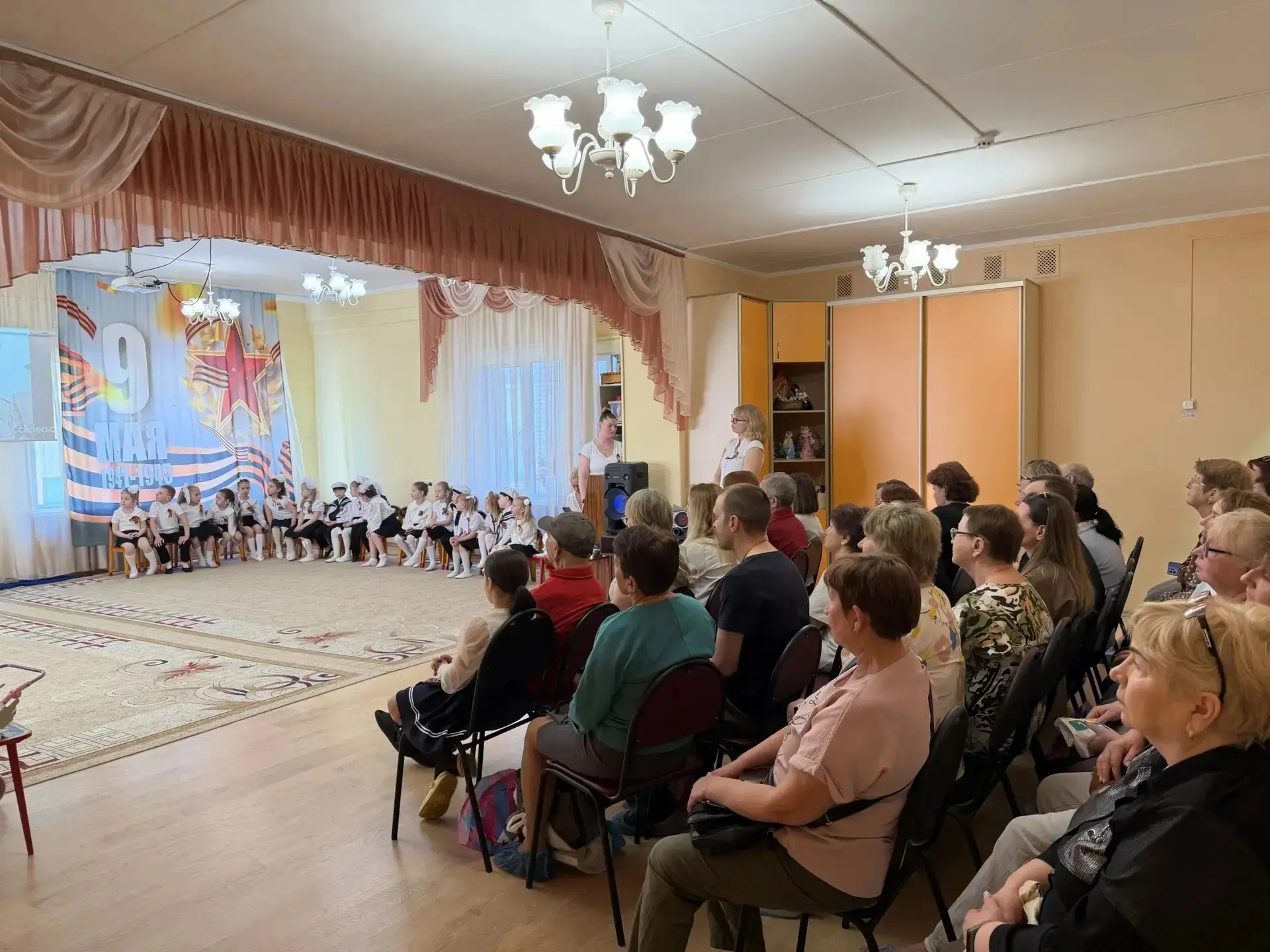 В гостеприимном зале дошкольного отделения 51 состоялся концерт, посвящённый празднованию Победы в В