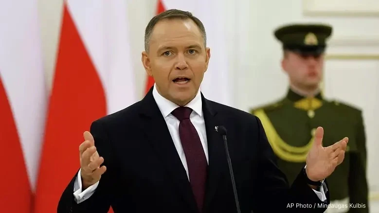 Президент Польши выдвинул ультиматум Зеленскому по вопросу лишения его ордена Белого Орла.

Навроцки