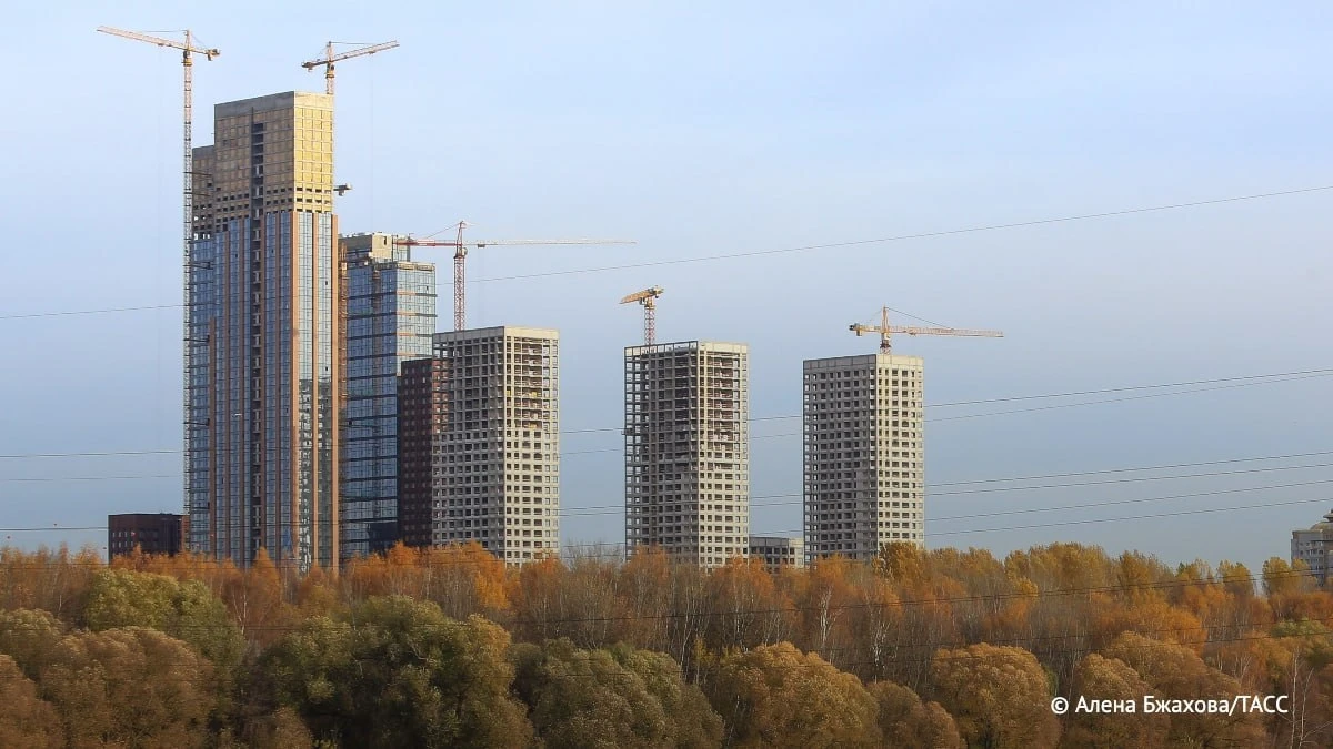 Стоимость квартир в массовых новостройках Москвы выросла почти на треть, сообщили ТАСС ...