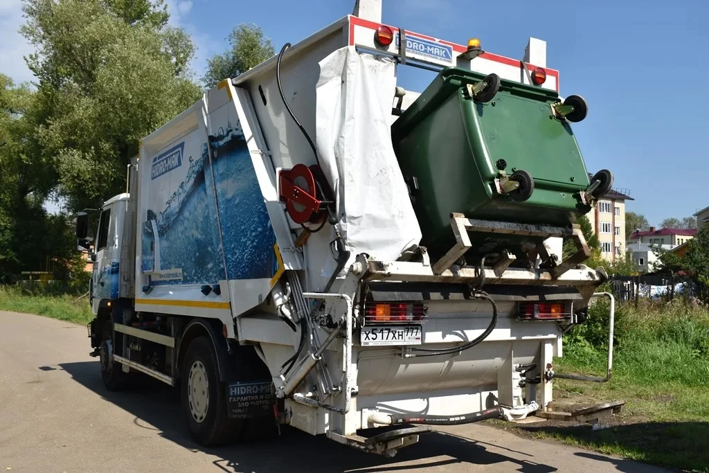 В Химках мусоровозы будут мыть контейнеры во время рейса💧  В Химках с середины мая начнут работать м