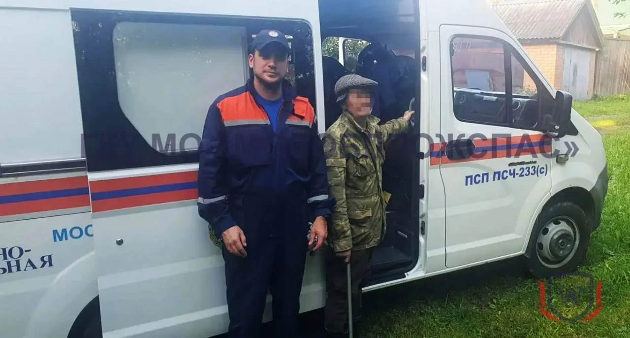 🌲 В Сергиево-Посадском округе спасатели вывели из леса 87-летнего грибника с кардиости...