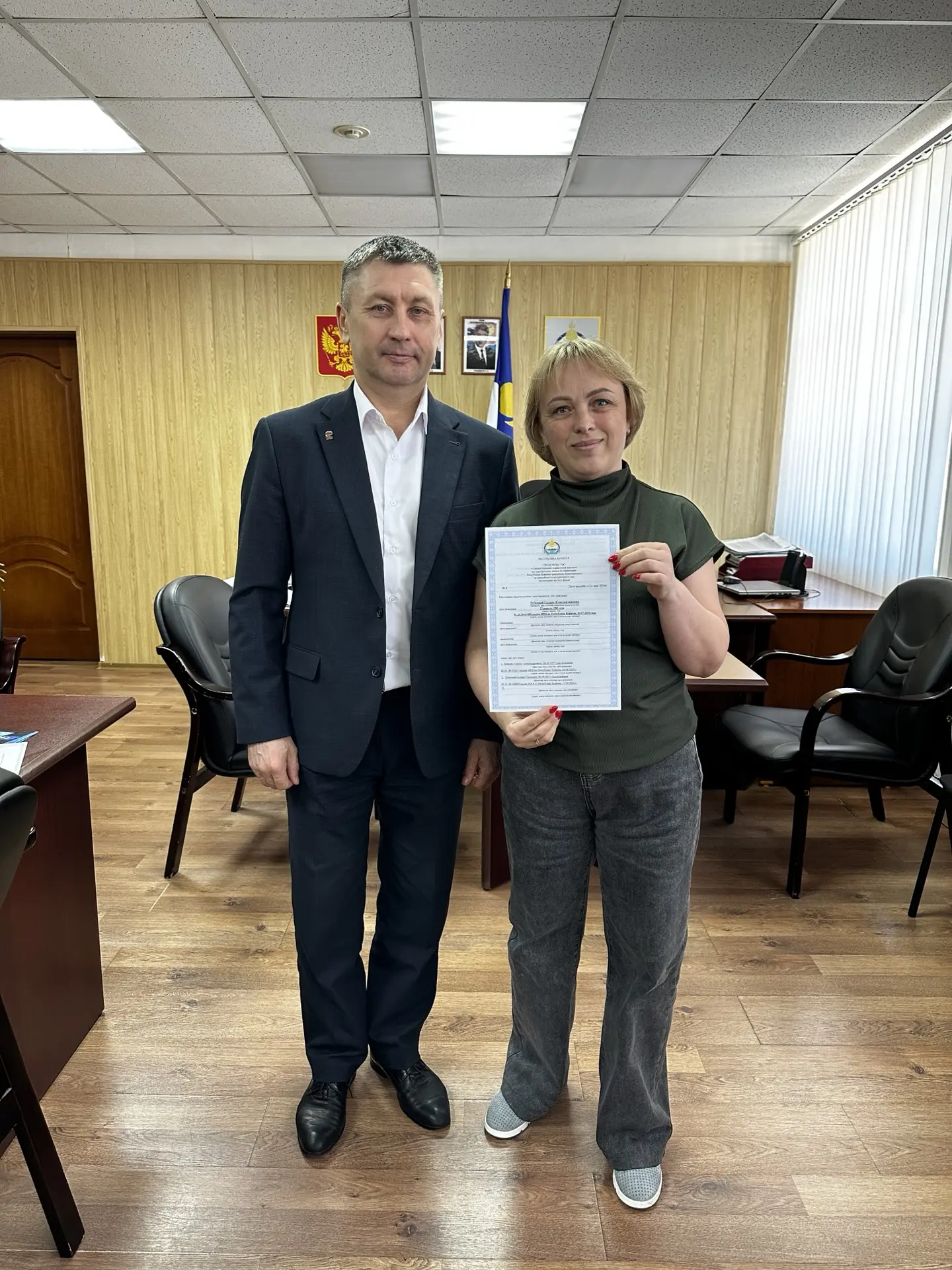 🏡 Глава города Олег Котов вручил жилищные сертификаты северобайкальцам  13 мая в торжественной обста