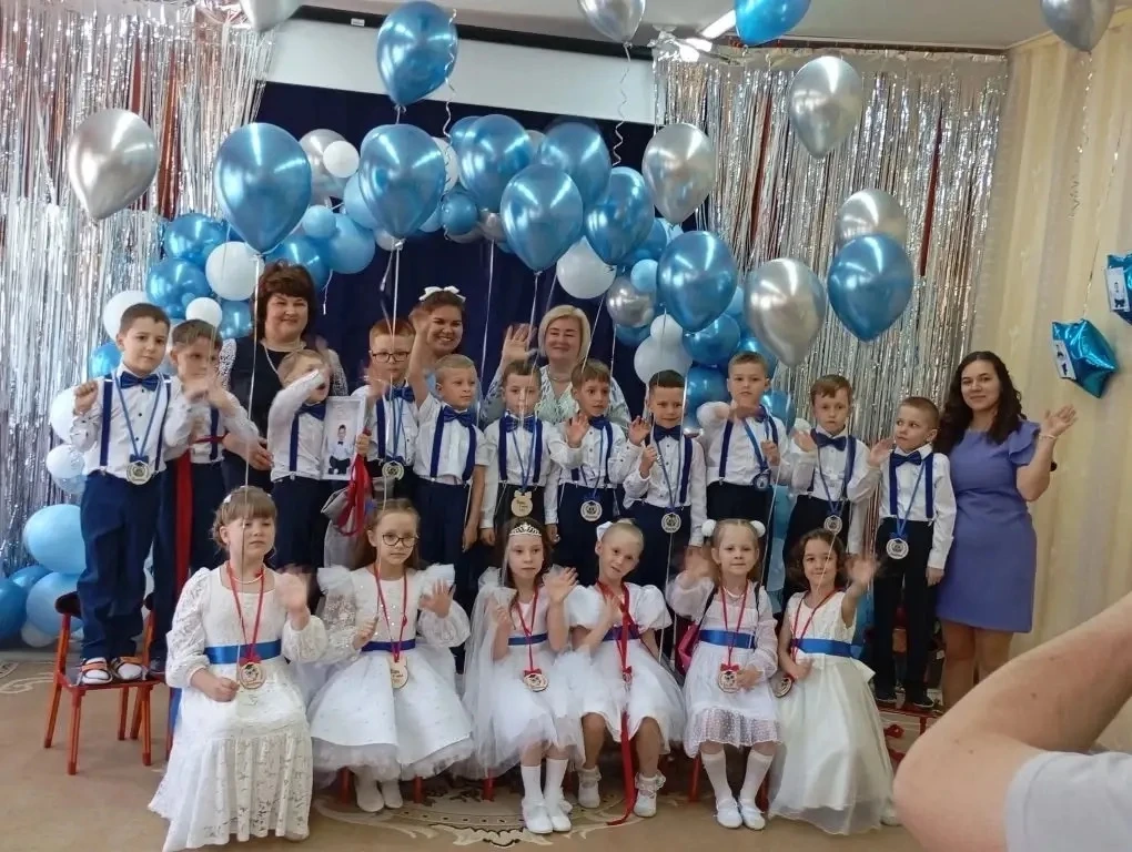 Наши красивые «цветики-семицветики» на выпускном 🌸🌸🌸