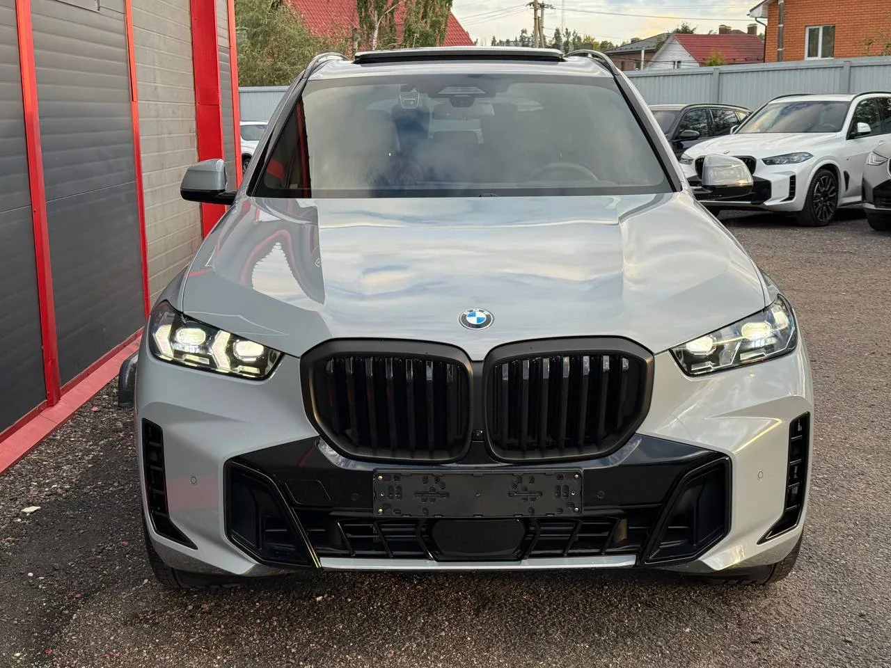 BMW X5 АТ 4WD M Sport pro 3.0 2025 (серый на коричневом)