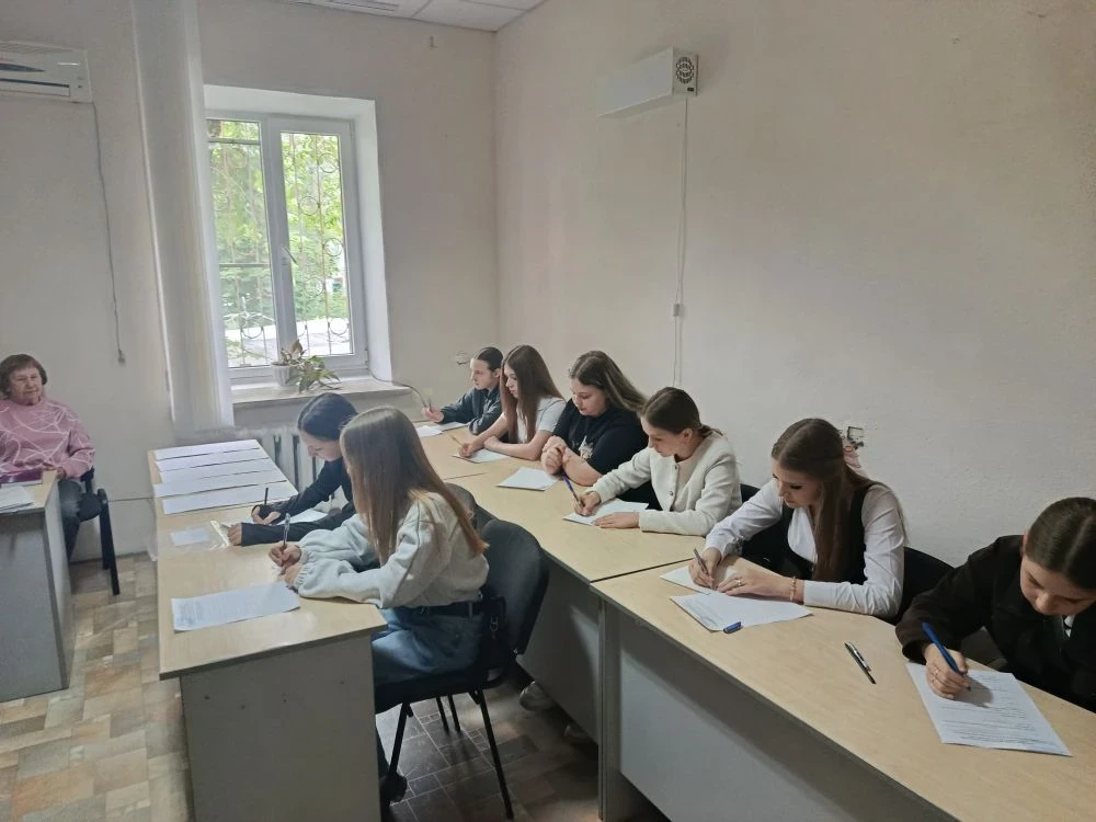 Выпускники Антрацитовской детской музыкальной школы успешно прошли итоговую аттестацию ...