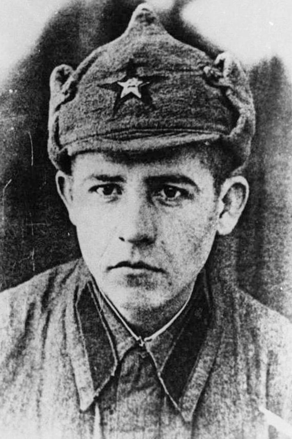У нас вновь на повестке Битва за Днепр и герои его форсирования. Представляем портрет и...