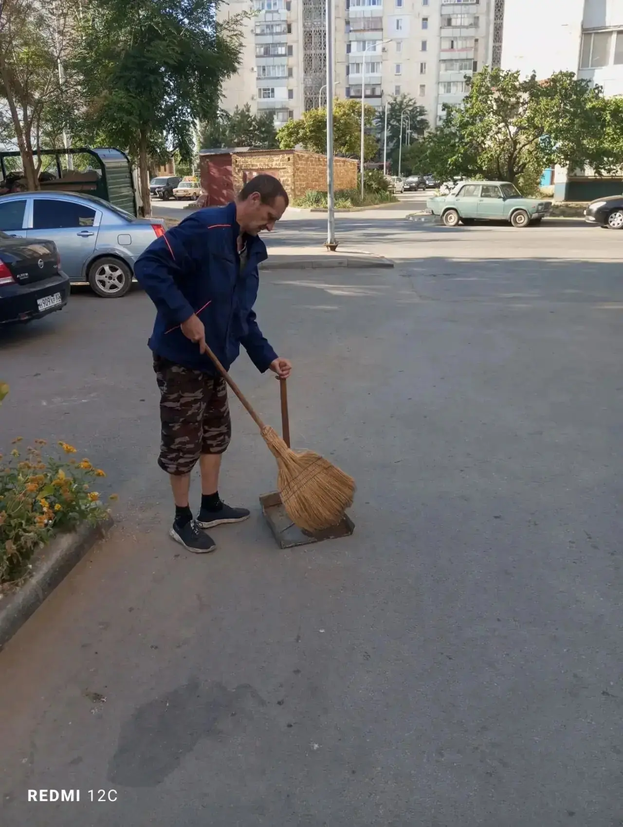 Уборка придомовой территории 22.08.26г. МКД № 7 по ул.Набережная