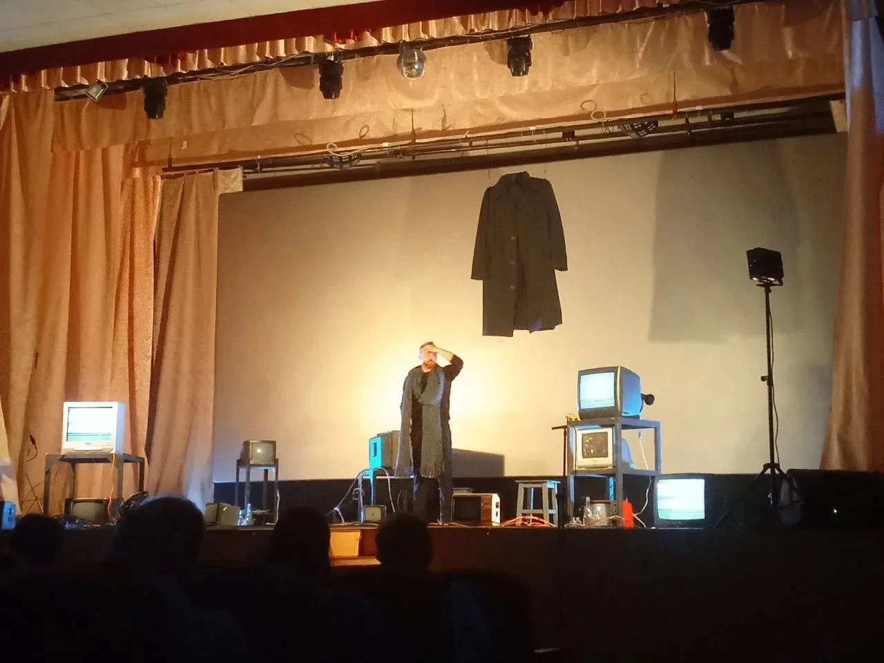 🎭 14 мая 2026 года работники МКУ " ХЭЦ Городищенского района" посетили моноспектакль «...