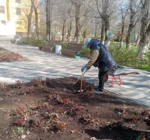 🌷 Городские клумбы готовятся к лету!  В городских парках кипит работа: скоро здесь появятся яркие од