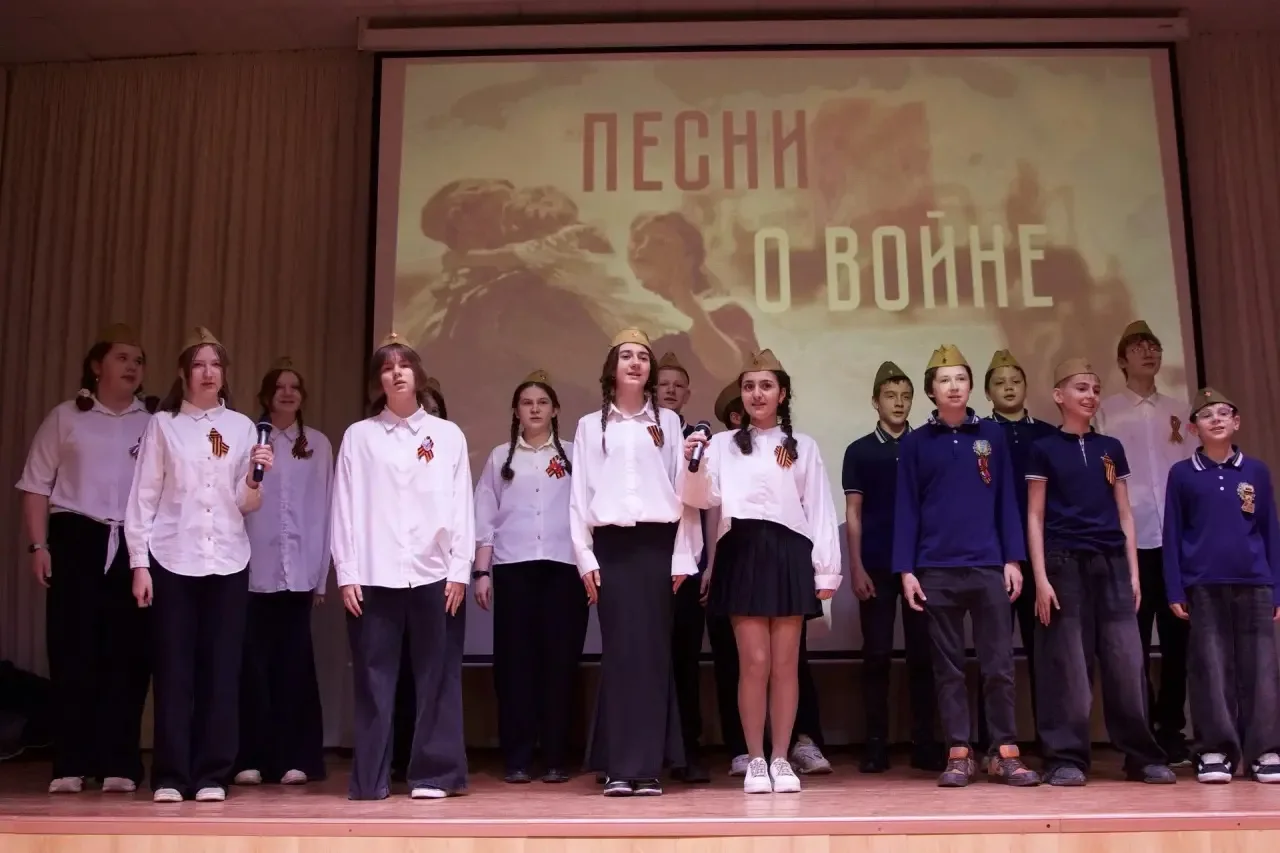 ПЕСНИ ПОБЕДЫ  Песня во время войны стала духовным оружием фронта и тыла. У каждой – своя история, св