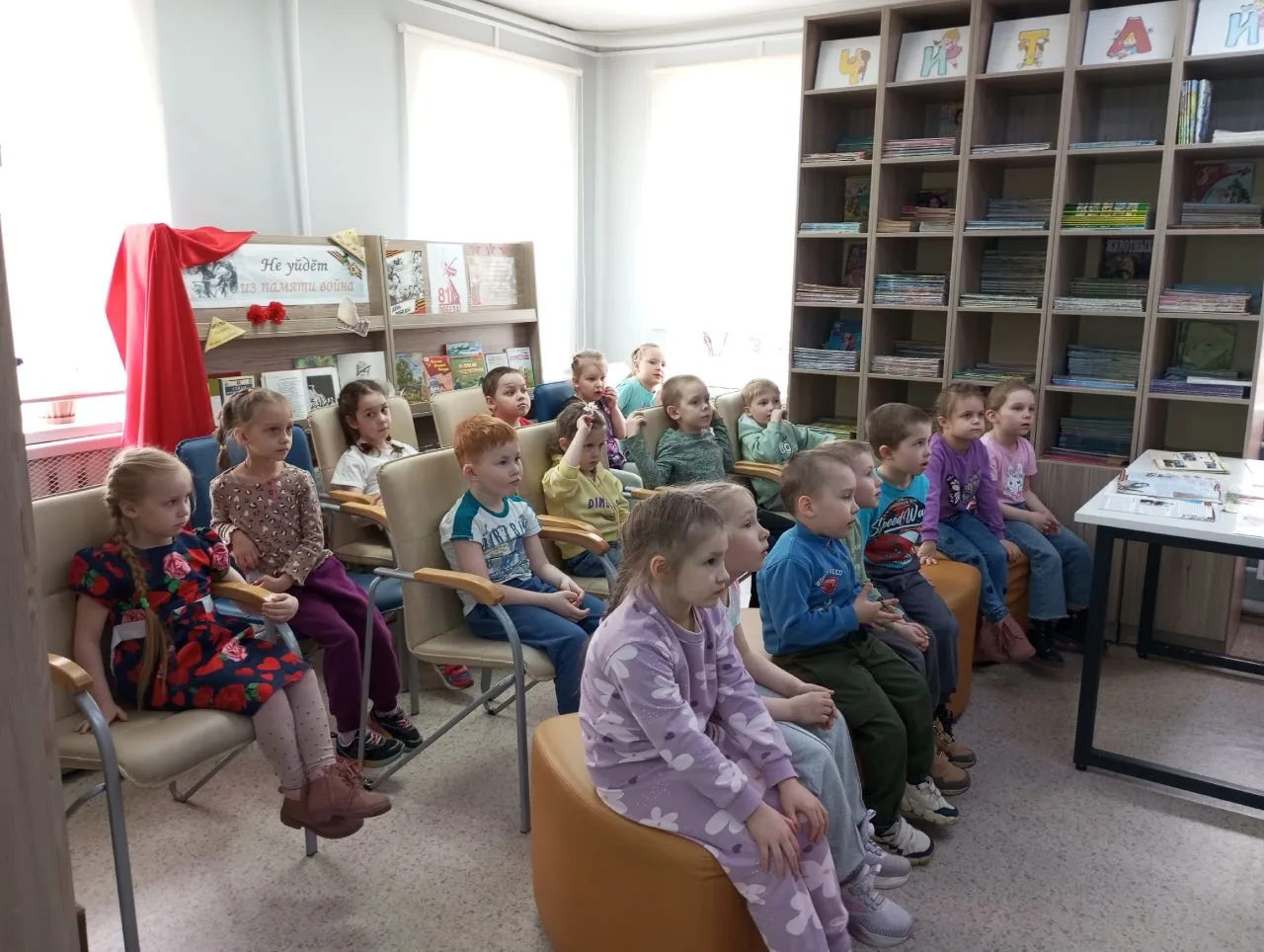 Наши воспитанники посетили детскую библиотеку 📚 где детям провели  познавательное  занятие о роли ж