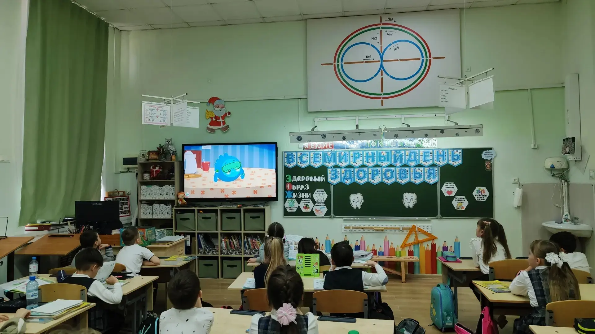 🍎Сегодня в 1а прошёл классный час посвящённый Всемирному дню здоровья. 🥕Ребята поговорили о здоровье