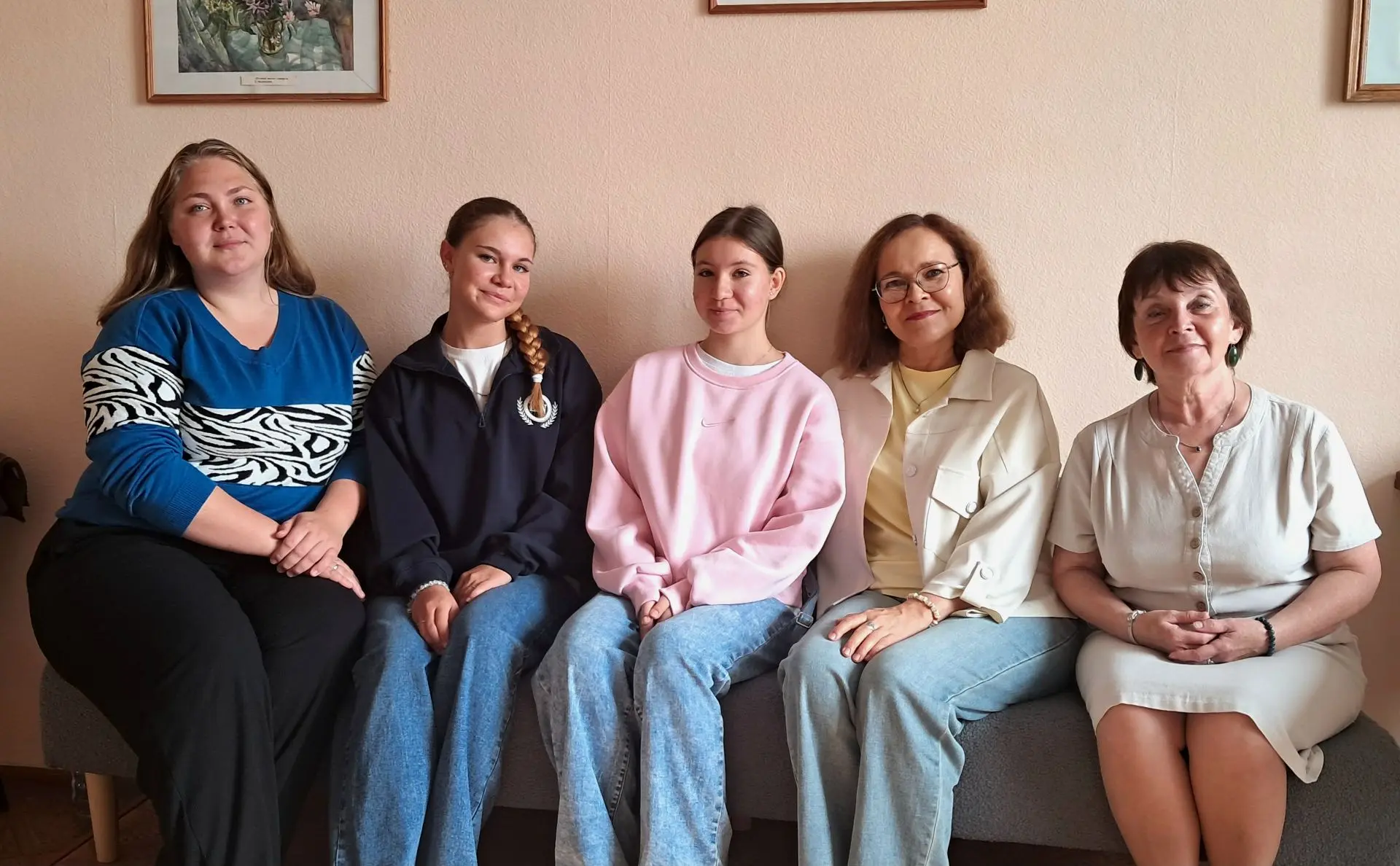 🎤 Наши выпускницы вокального отделения — Марина Ванюкова и Виктория Фотина — зашли к н...