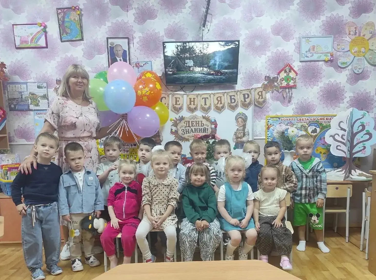 Наши маленькие воспитанники группы "Веселые гномы" только знакомятся с садовой группой ...