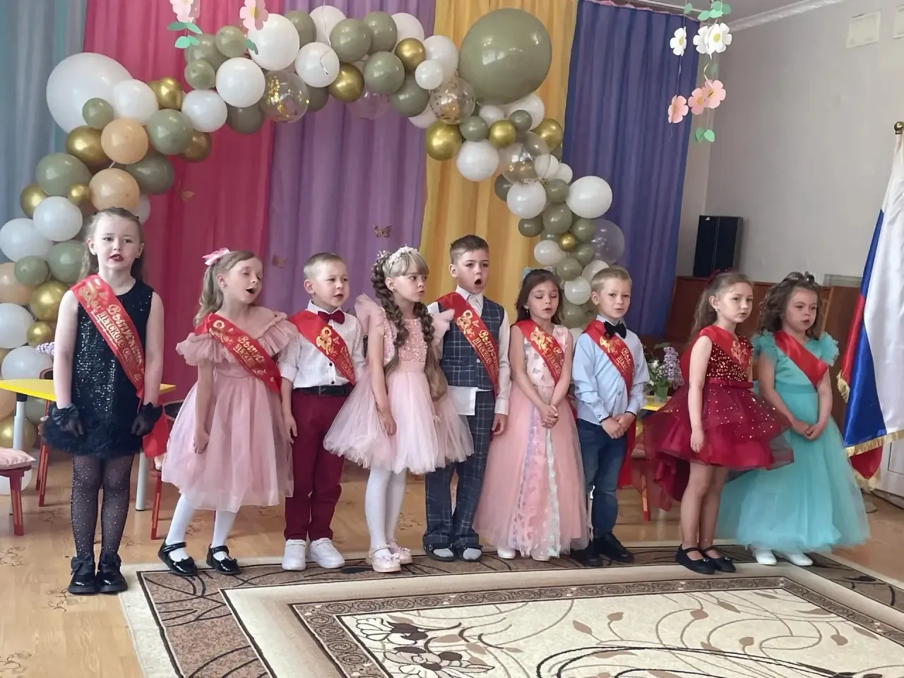 🎉 Ура! Выпускной в нашем детском саду прошёл на ура — весело, задорно и очень шумно!