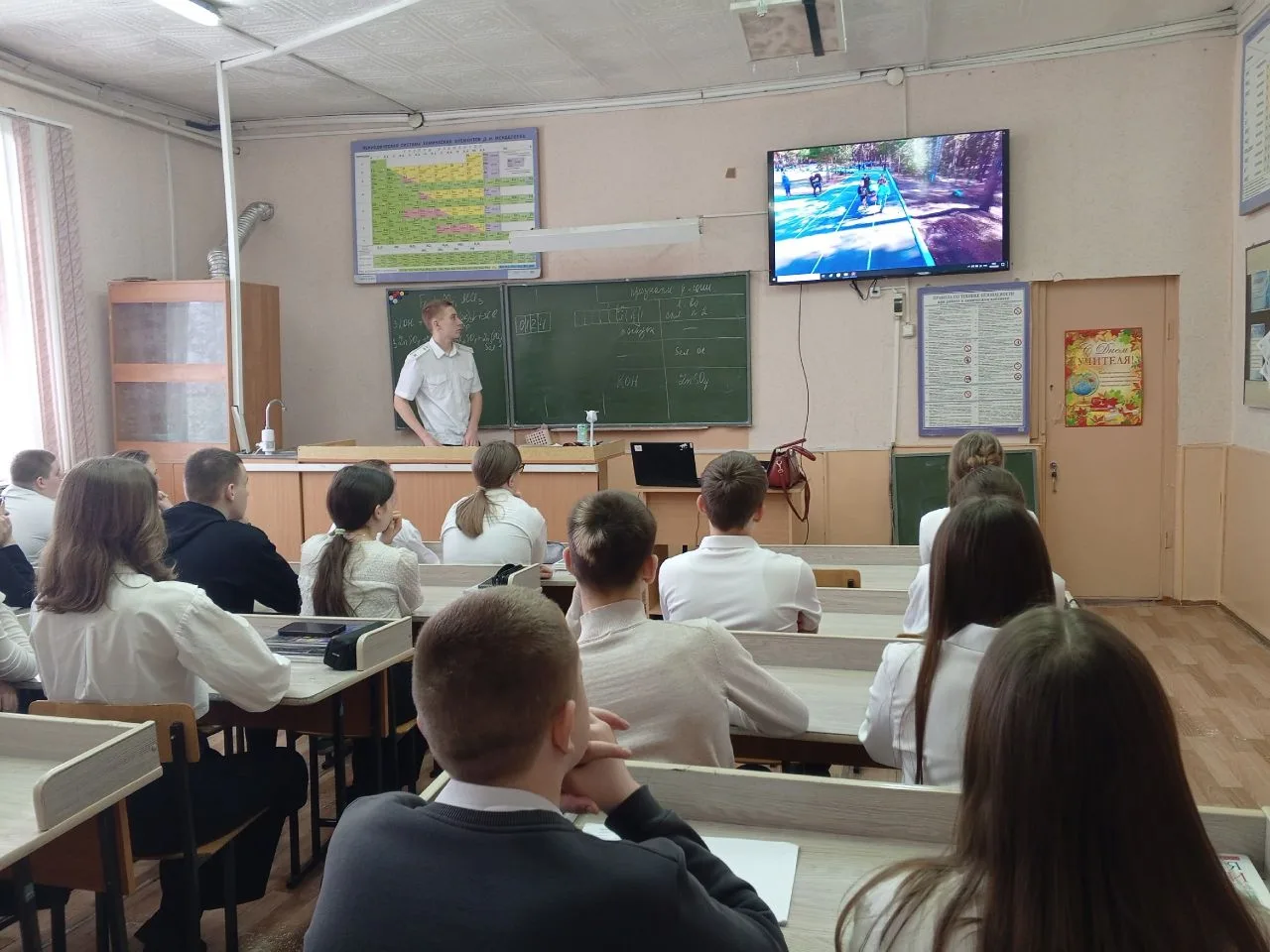 16 марта к Первым  с профориентационной беседой пришел выпускник нашей школы Тарасов Егор.