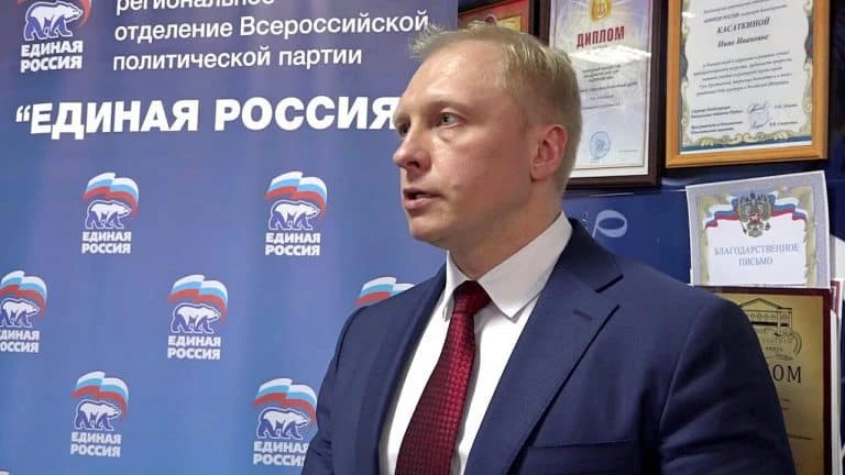 👨‍💼Погибший в ДТП депутат Максюков стал почетным гражданином

Депутаты горсовета Гусь-Хрустального