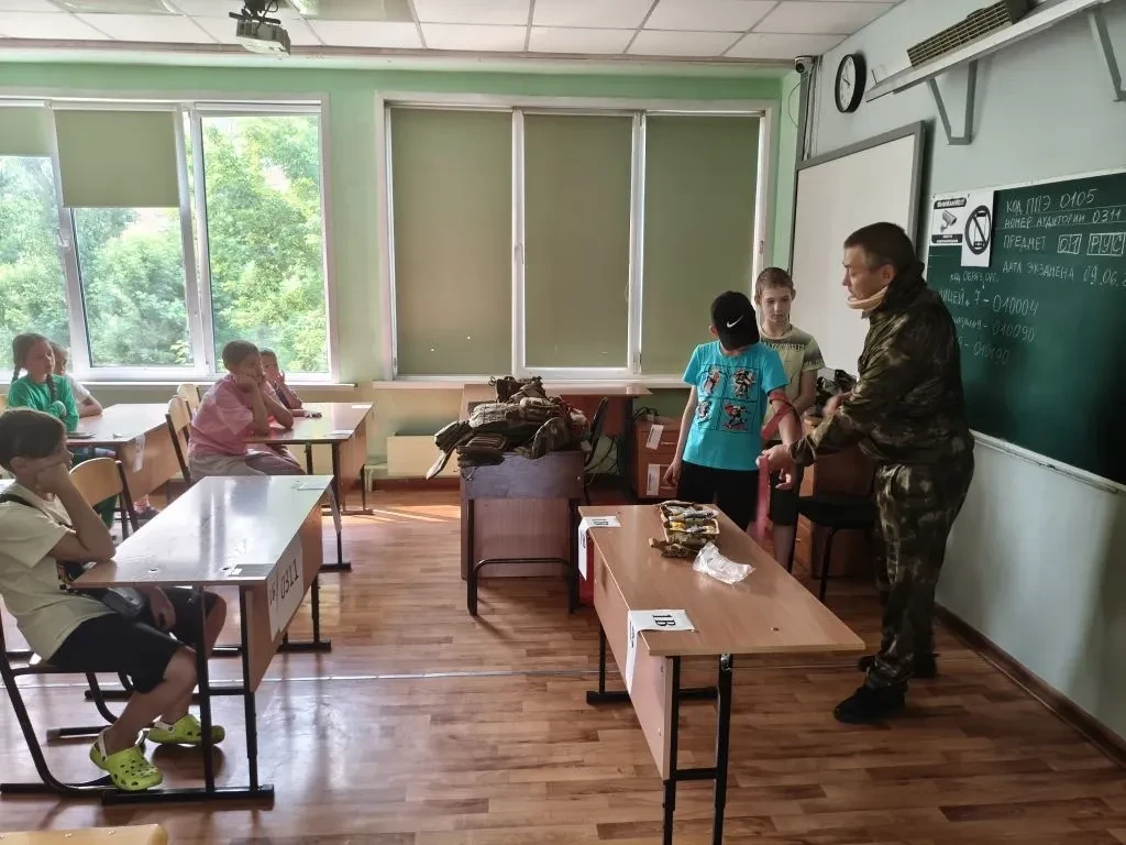 Тот самый случай, когда в школу ученики прибежали даже в каникулы

На этой неделе военнослужащие и в
