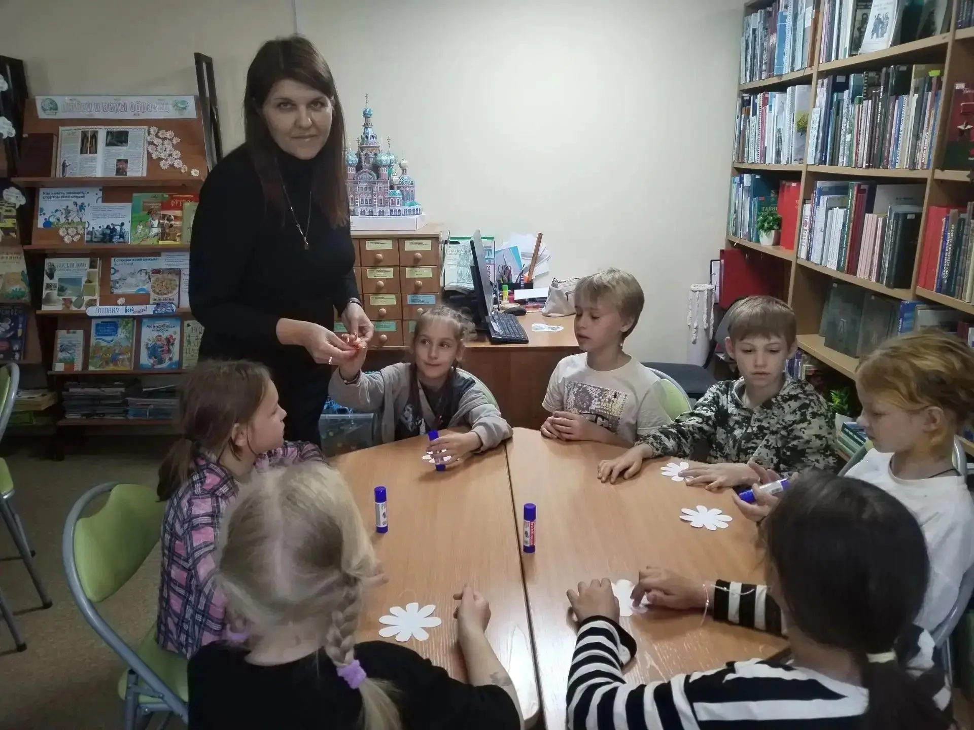 📎Интеллектуально-познавательный час «Венок семейных историй»
В преддверии Дня семьи, любви и вернос