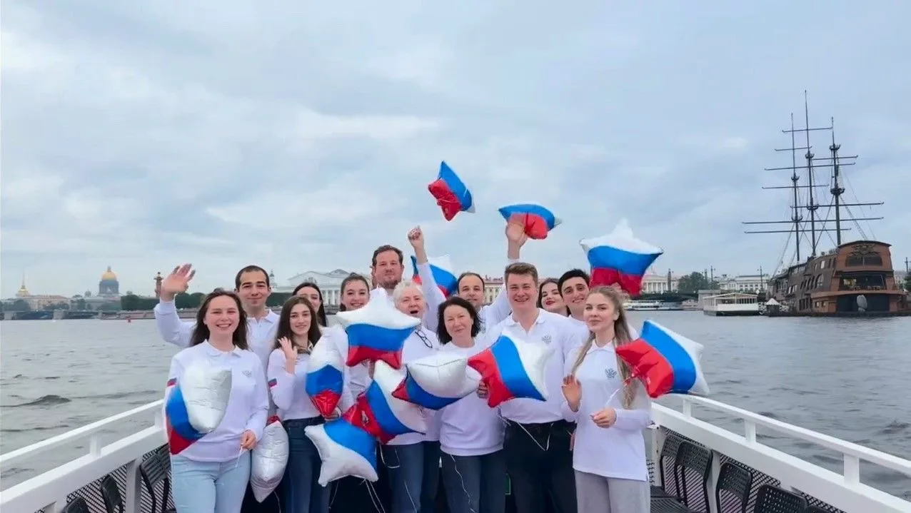 Поздравление Российского фонда свободных выборов и молодежного актива избирательной системы с Днем Р