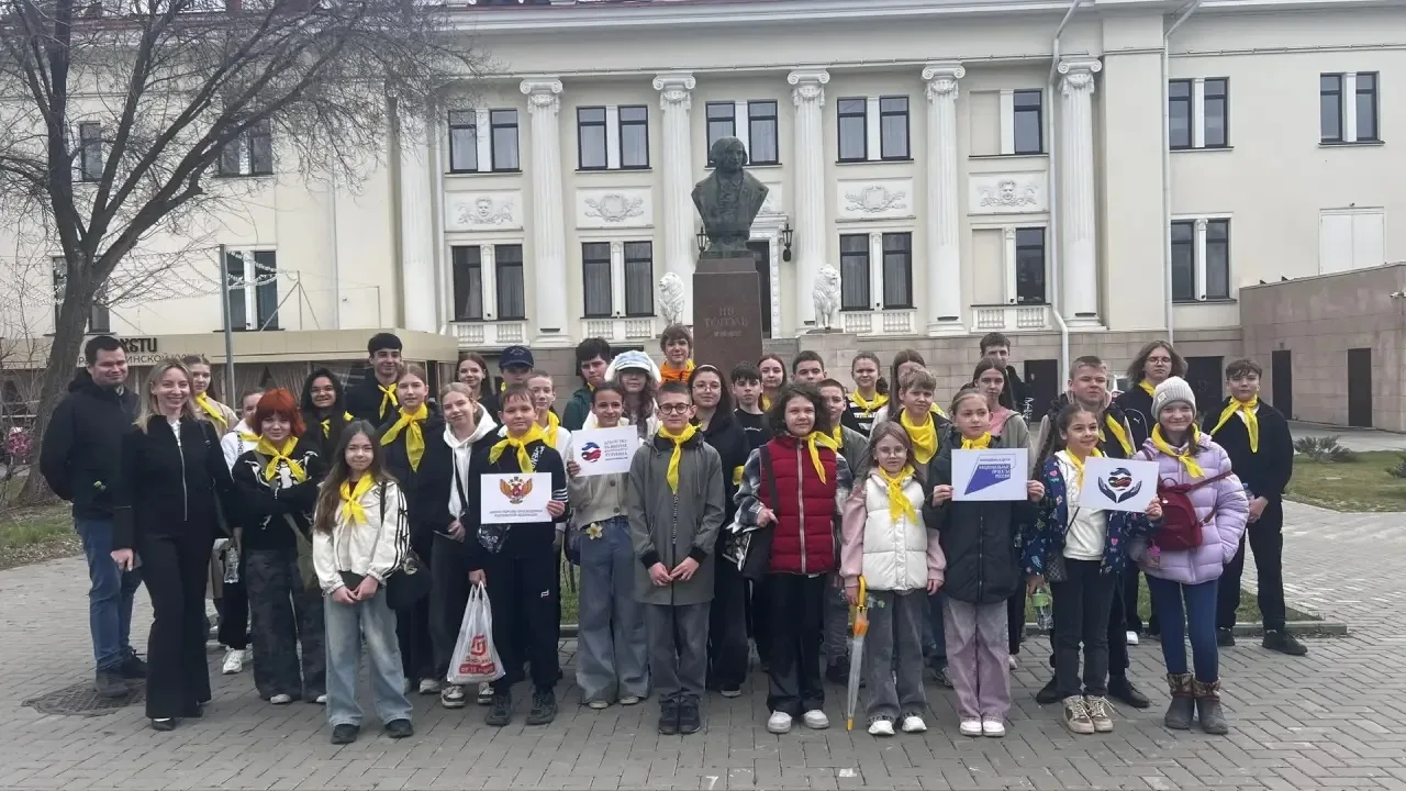 Знать и любить свой город — важно!  Во время каникул школьники побывали на познавательной экскурсии 