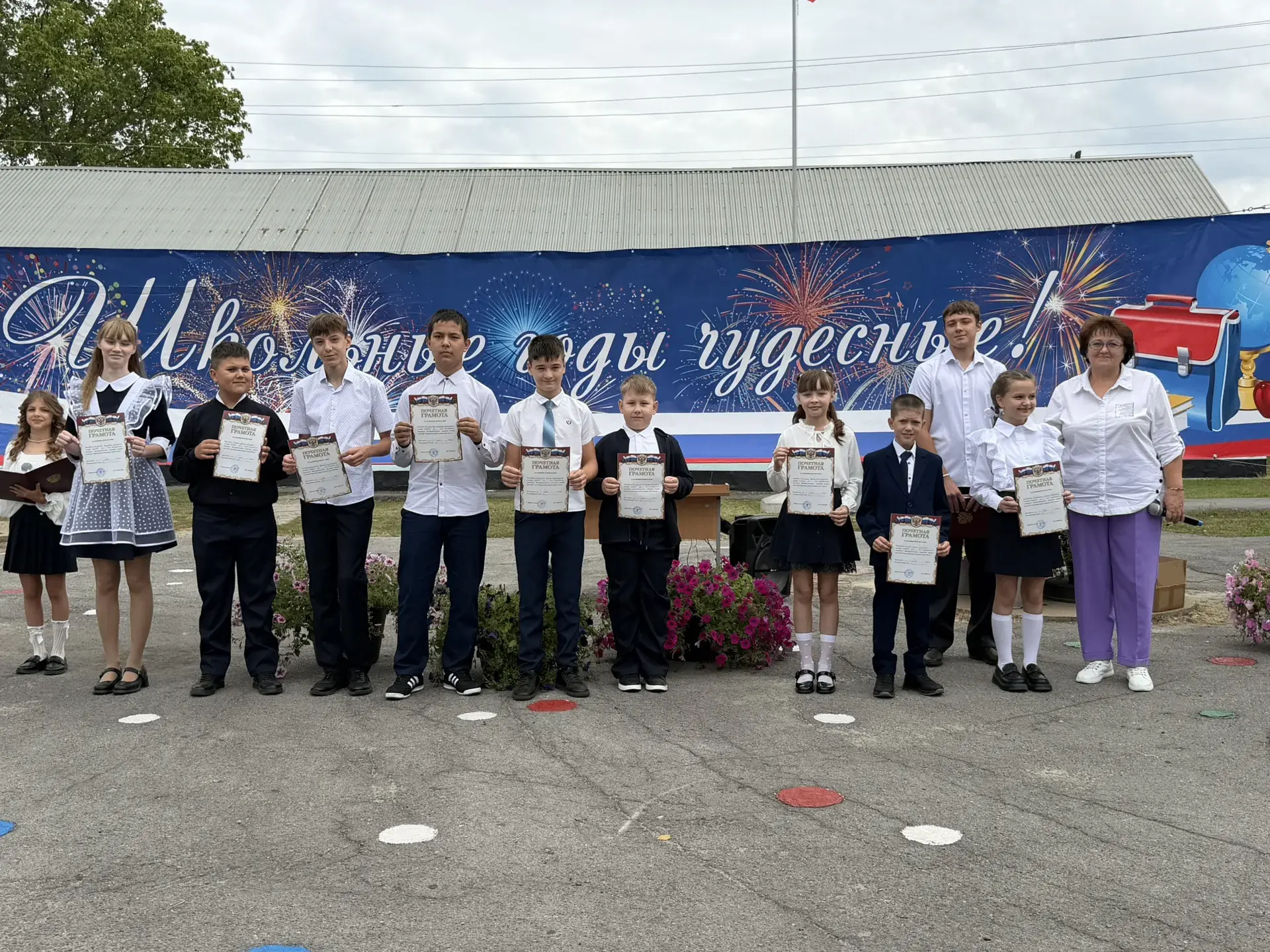 В филиале №1 МБОУ СШ №37, как и во всех школах прошла торжественная линейка посвященная...