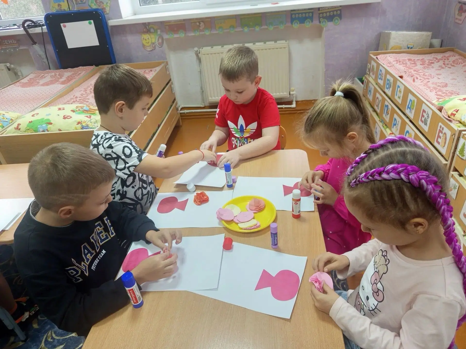 ❗️Сегодня, 1 октября, наши дошколята из подготовительной группы поздравили бабушек и де...