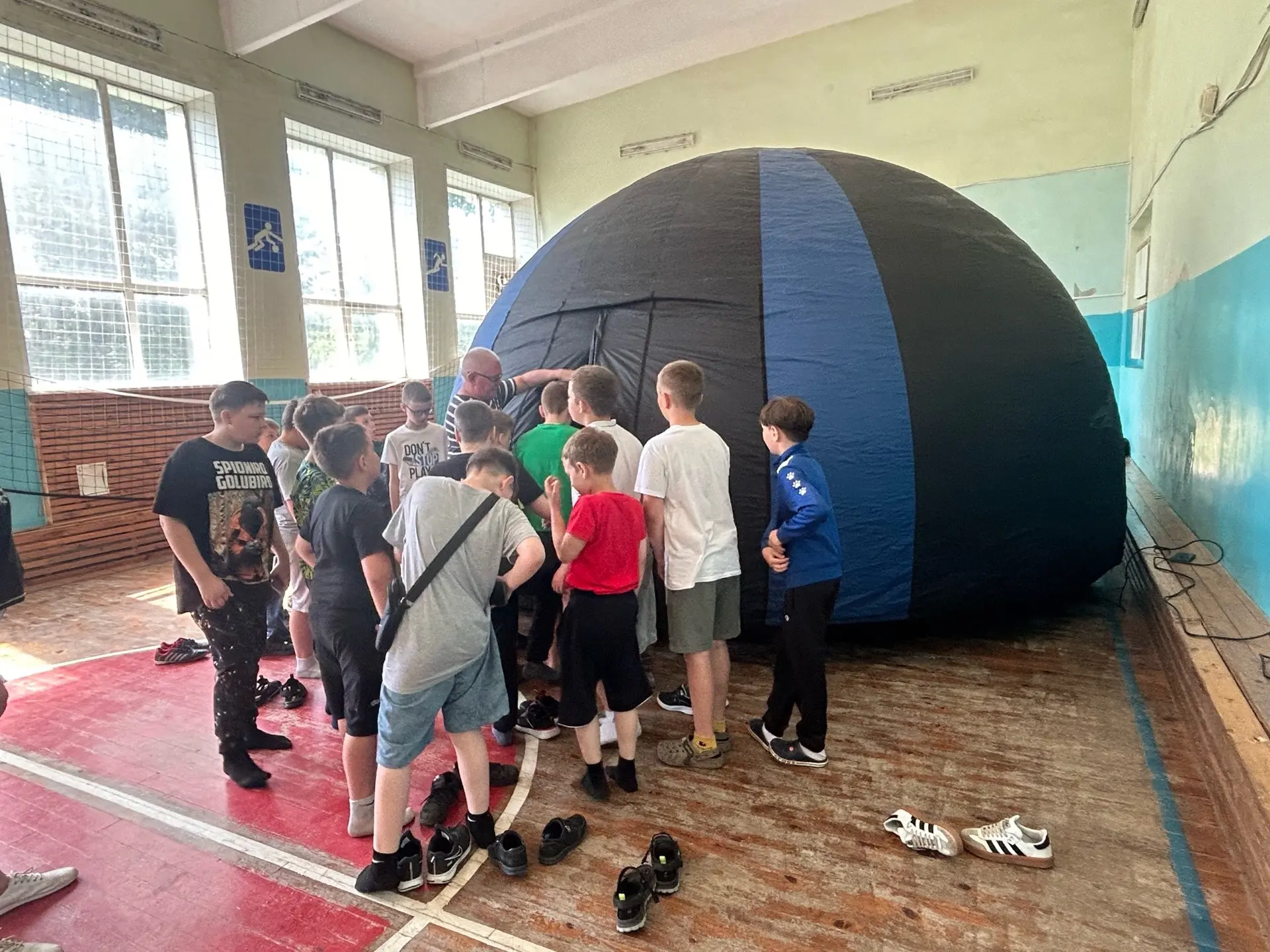 🚀 9 июня к нам приехал Планетарий!

Ребята отправились в космическое путешествие, не выходя из лаге